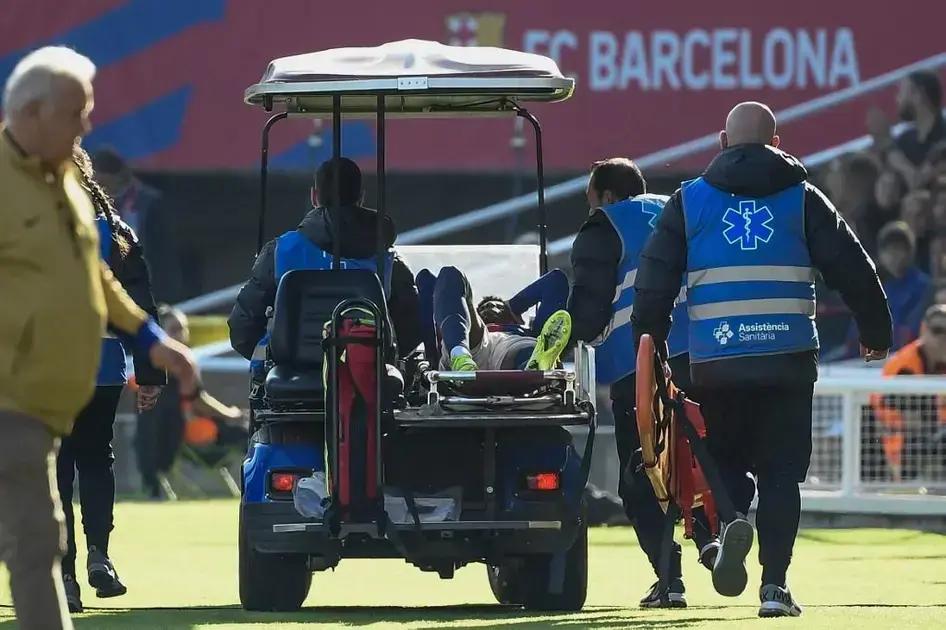 Jogador vomita em campo: o que aconteceu no Barcelona x Las Palmas