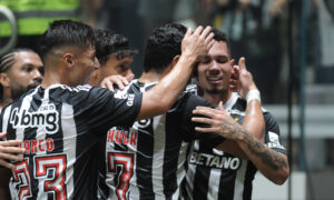 Jogadores do Atlético comemoram gol na Arena MRV (foto: Alexandre Guzanshe/EM/DA.Press)