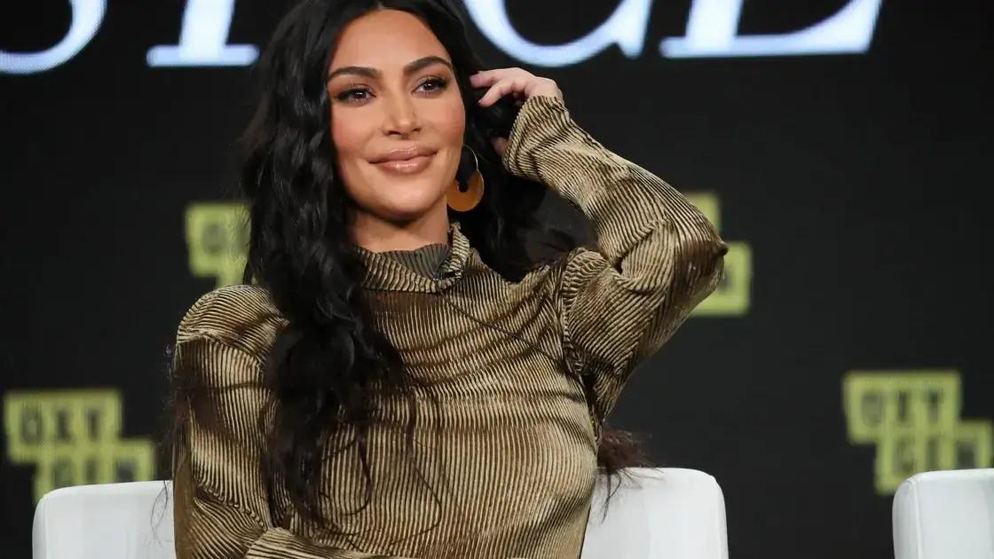 Kim Kardashian e seu robô da Tesla: ensaio sensual incrível