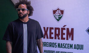 Marcelo foi homenageado pelo Fluminense no CT da base, em Xerém (RJ) (foto: Divulgação/Fluminense)