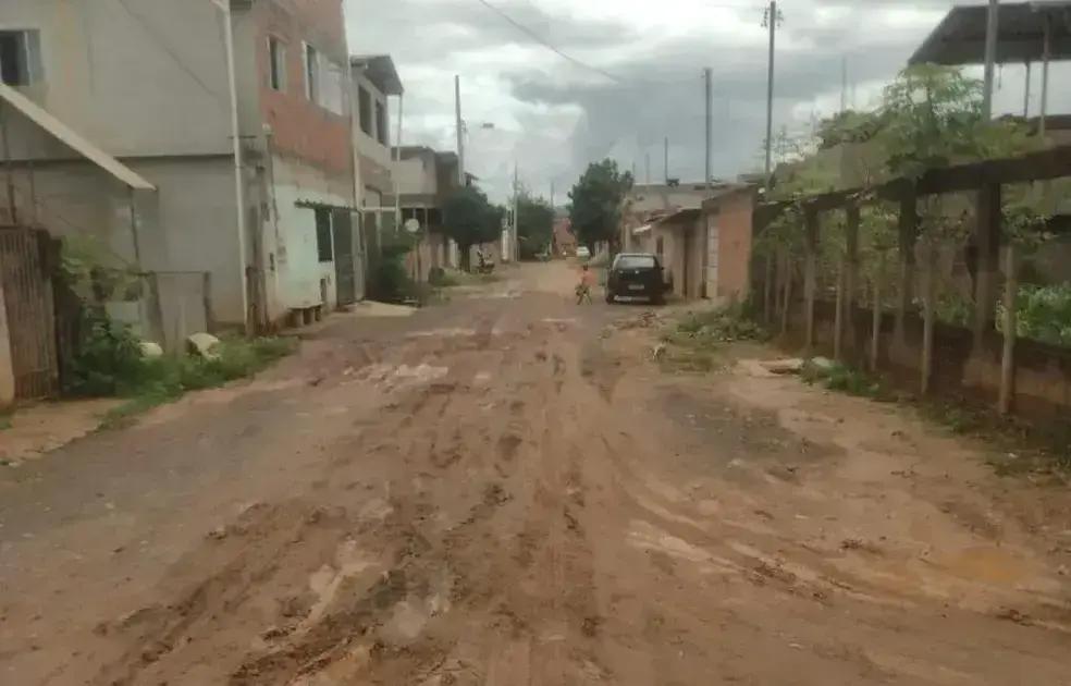 Moradores de Revés do Belém denunciam abandono nas ruas