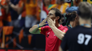 Rafael Nadal se despede dos fãs em Málaga (foto: Thomas Coex/AFP)