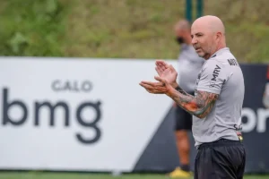 Ex-Atlético, Sampaoli é oficializado como técnico de clube europeu