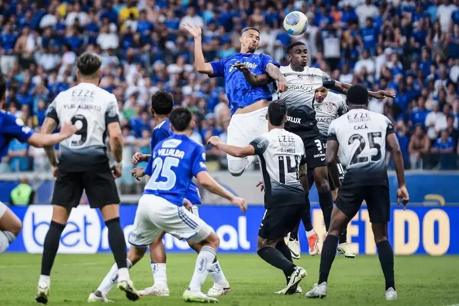 UFMG: Corinthians tem mais chances que Cruzeiro na Libertadores