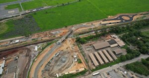 Viaduto de acesso ao Aeroporto do Vale do Aço em fase final de obras