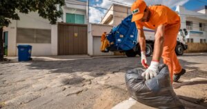 Após reclamações de moradores, nova empresa de limpeza urbana inicia atividades em Coronel Fabriciano