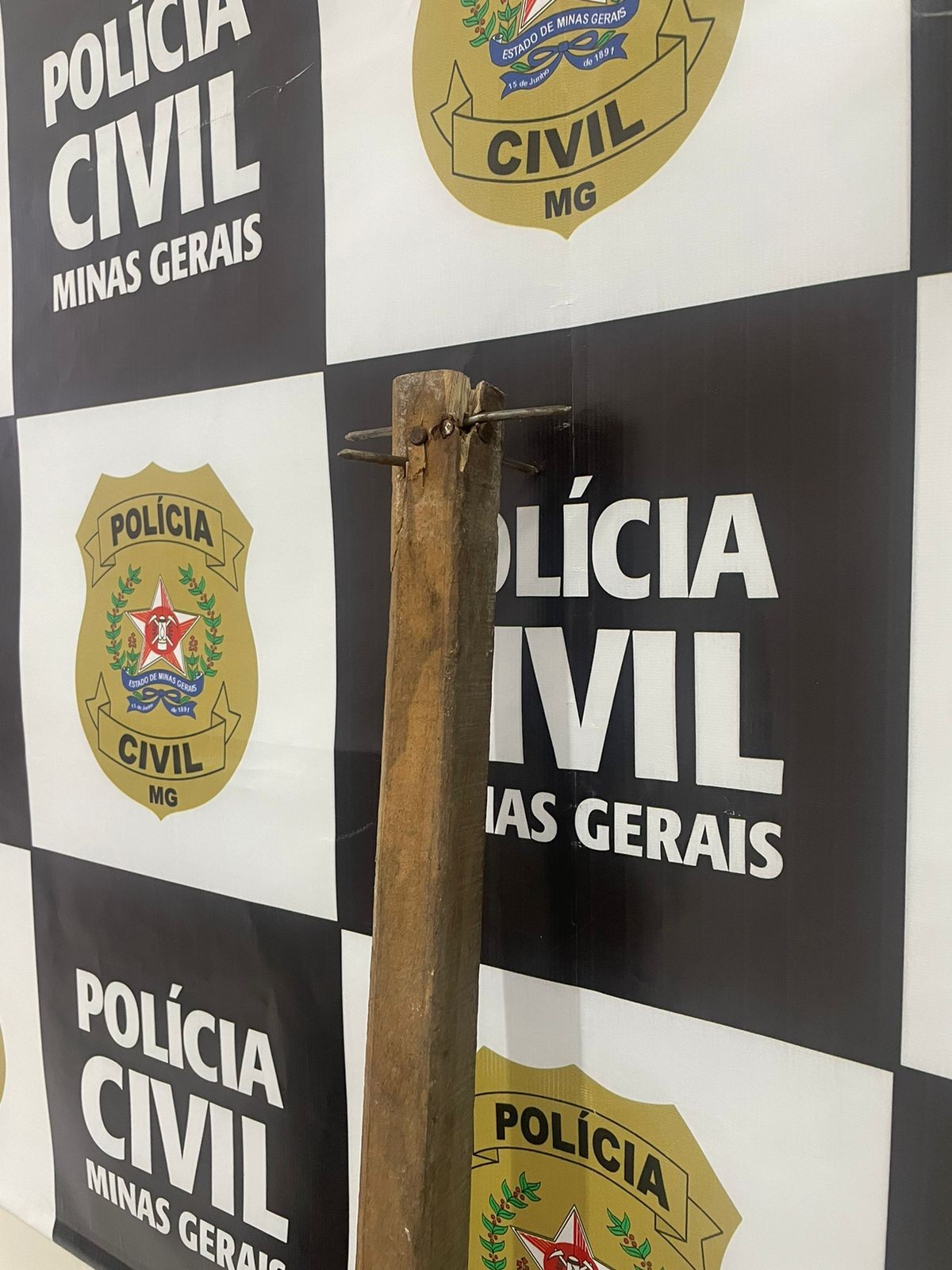 Policiais civis se deparam com briga no meio da rua e homem acaba preso em Coronel Fabriciano