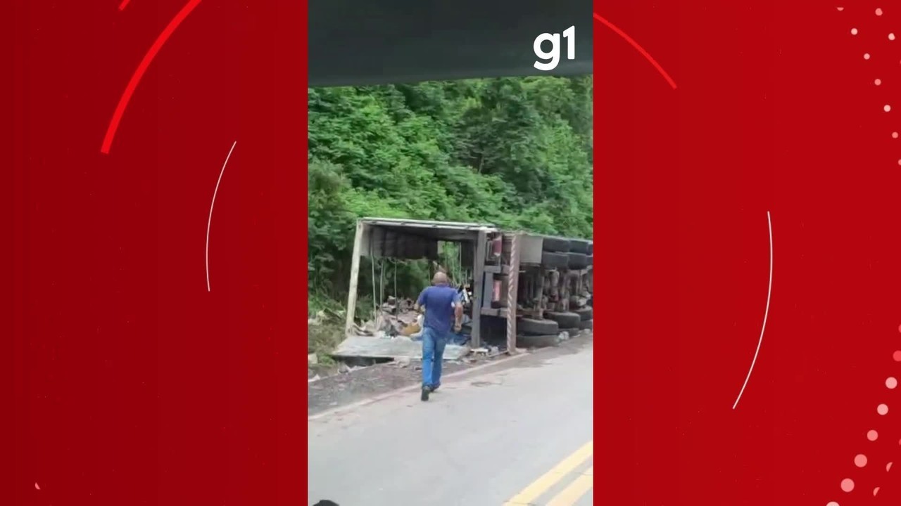 Carreta com latas de cerveja tomba e motorista morre esmagado na BR-381 | Vales de Minas Gerais