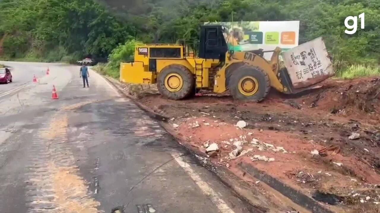 Pedra de granito é removida da BR-116 após acidente que deixou 41 mortos | Vales de Minas Gerais