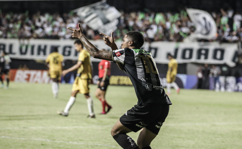 Encaminhado com o Atlético, Robert comemora gol marcado contra o Volta Redonda na Copa do Brasil - (foto: Fernanda Trindade/Athletic)