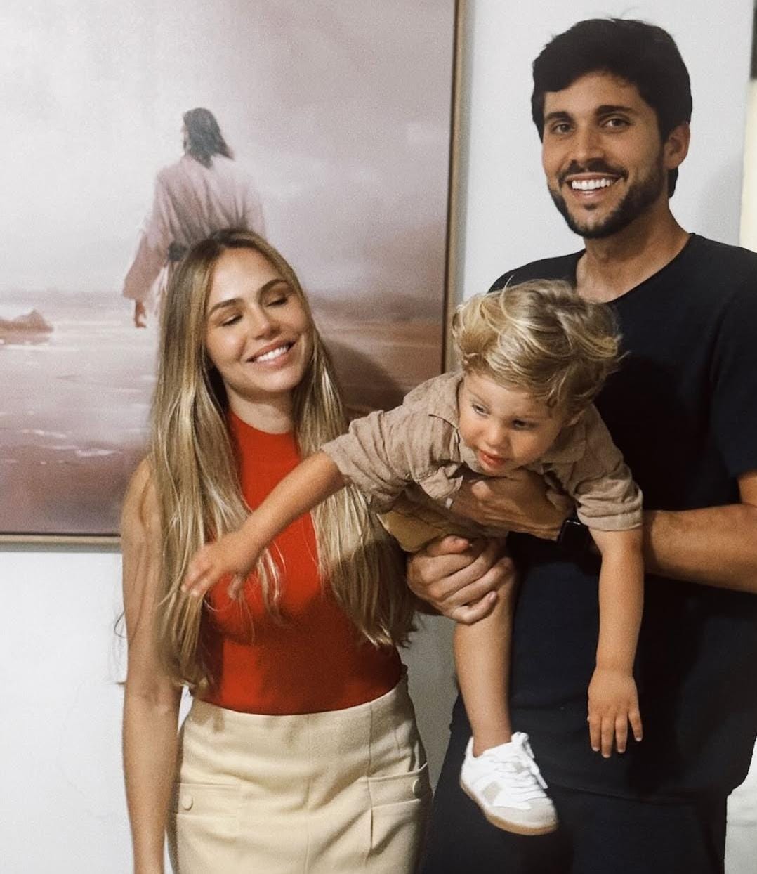 Igor Gomes, meio-campista do Atlético, celebra o Natal em família