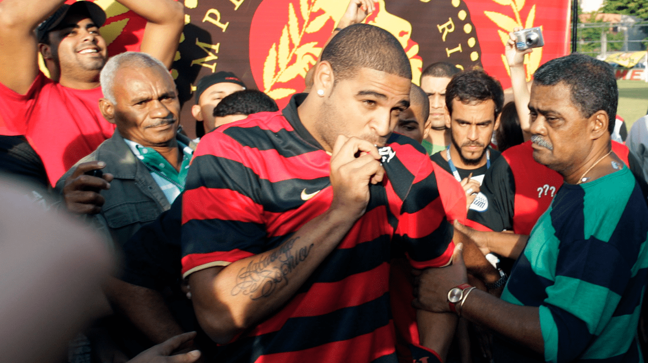 Adriano foi revelado pelo Flamengo e se tornou ídolo do clube (foto: Sergio Moraes/AFP)