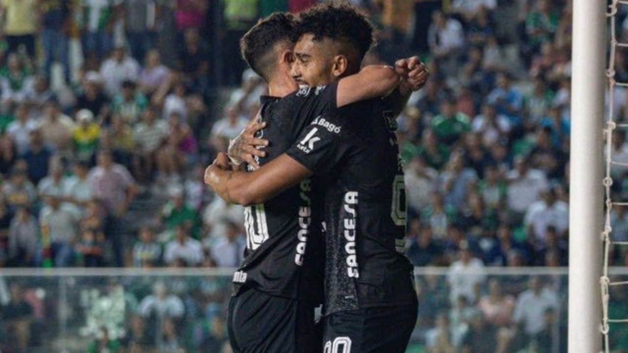 Atacante emprestado pelo Atlético marca hat-trick, vive grande fase e é campeão