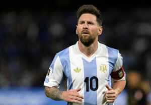 Ex-atacante do Atlético disputa prêmio de Rei da América 2024 com Messi