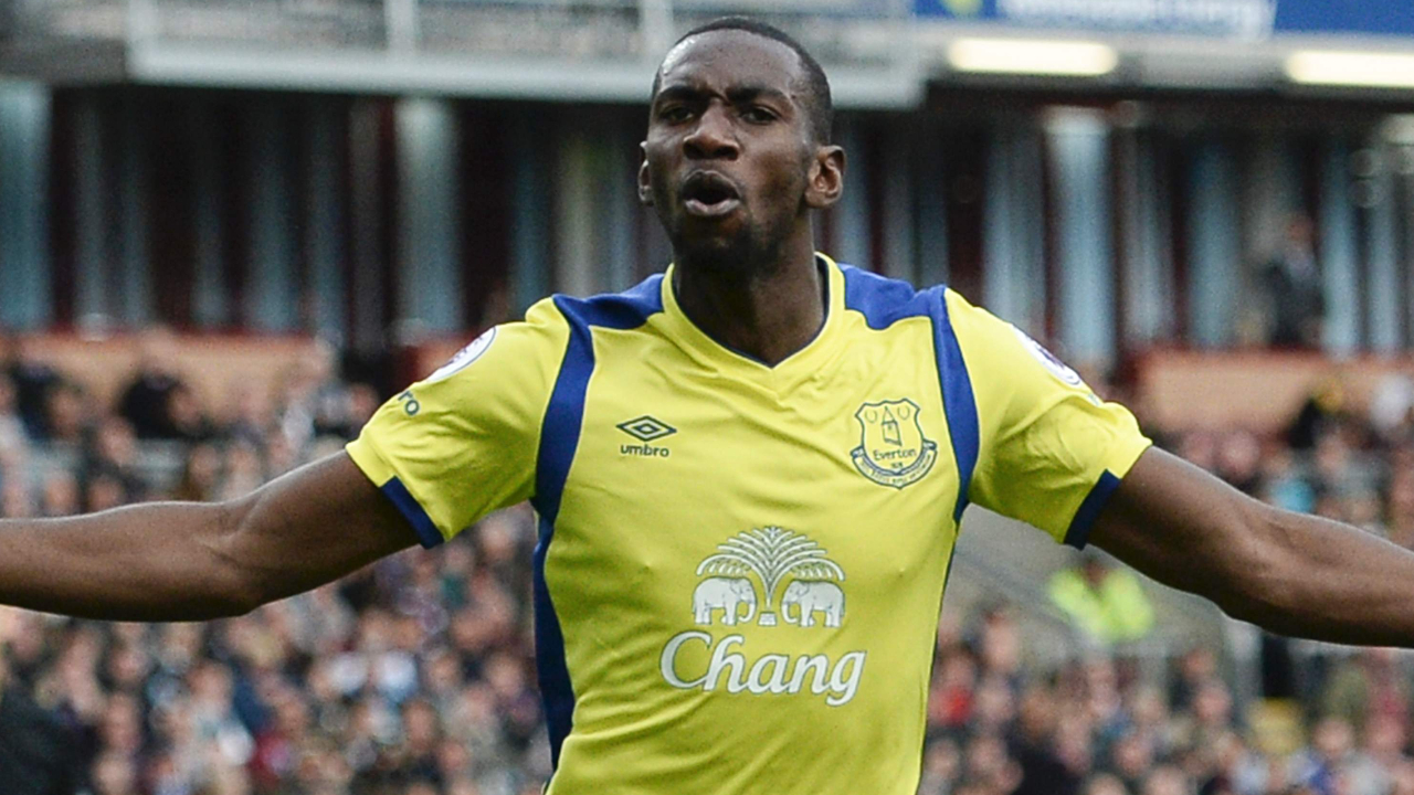 Bolasie pelo Everton, clube da Premier League (foto: AFP/OLI SCARFF)