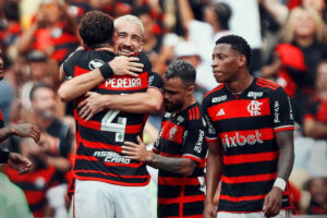 Jogadores do Flamengo comemoram gol contra Internacional (foto: Divulgação/Flamengo)