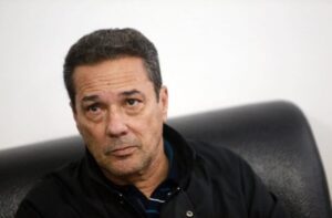 Luxemburgo gera polêmica com narrador: ‘Por que sou mercenário e ele não?’