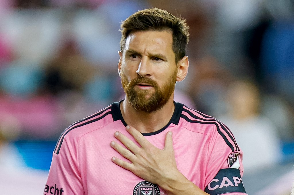 Lionel Messi, meia-atacante do Inter Miami, em campo (foto: Chris Arjoon/AFP)