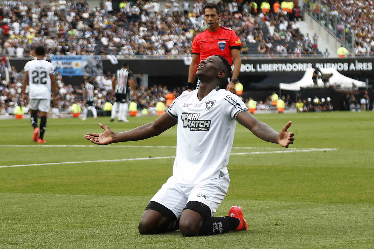 Mulher é presa por ameaçar divulgar vídeos íntimos de Luiz Henrique antes de Atlético x Botafogo