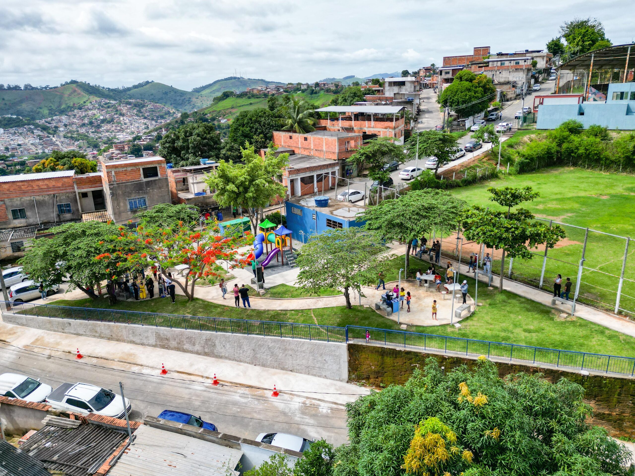 Prefeitura de Ipatinga entrega nova praça no alto do Nova Esperança