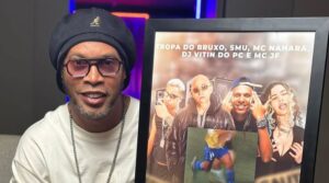 Ronaldinho Gaúcho celebra sucesso de projeto musical: ‘Uma missão’