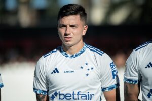 Álvaro Barreal com a camisa do Cruzeiro (foto: Staff Images / Cruzeiro)