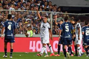 Jogador do Central Córdoba comemorando gol (foto: Jose ALMEIDA / AFP)