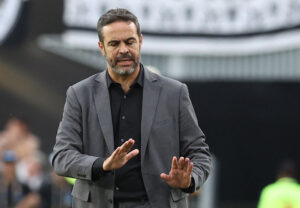 Arthur Jorge, técnico do Botafogo (foto: ALEJANDRO PAGNI/AFP)