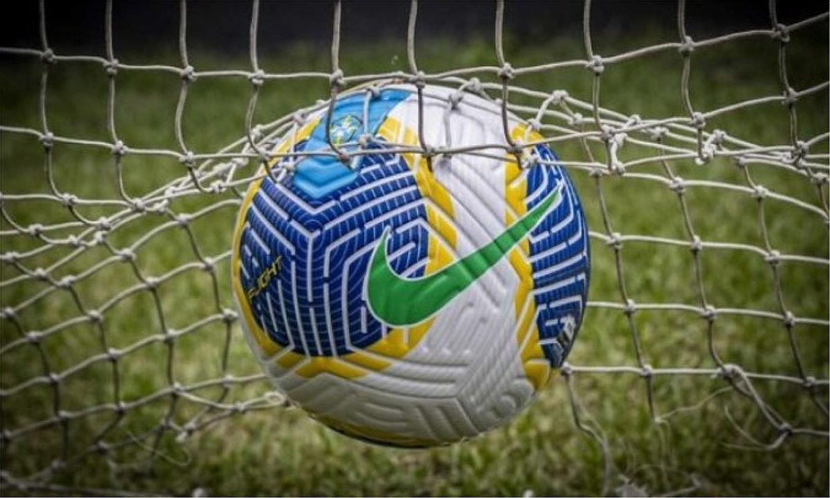 Bola do Campeonato Brasileiro de 2024 balançando a rede (foto: Joilson Marconne/CBF)