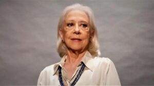 Fernanda Montenegro parabeniza Fernanda Torres pelo Globo de Ouro