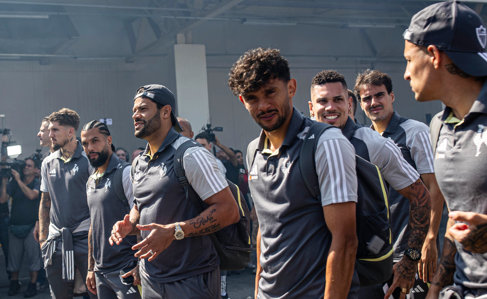 Jogadores do Atlético no Aeroporto de Confins, antes de embarque para a final da Libertadores (foto: Pedro Souza/Atlético)