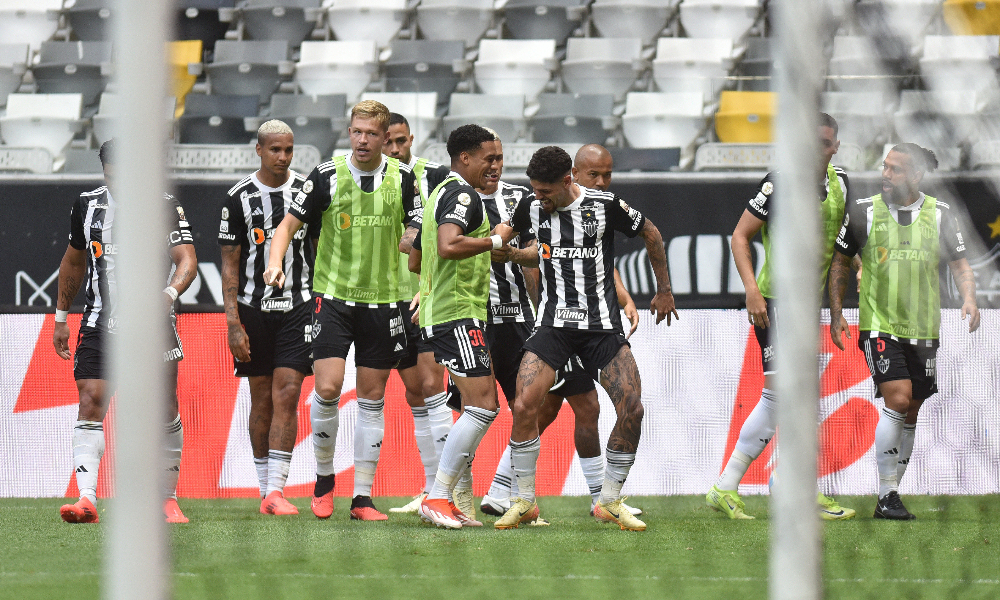 Jogadores do Atlético comemoram gol de Rubens contra o Athletico-PR (foto: Ramon Lisboa/EM/DA.Press)