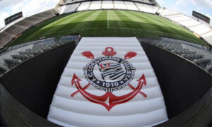 Bandeira do Corinthians na Neo Química Arena (foto: Divulgação/Corinthians)