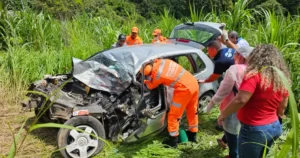 Choque entre carro e carreta faz vítima fatal na LMG 758 em Belo Oriente