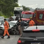 Grave acidente deixa dois veículos destruídos na BR-381, em Coronel Fabriciano