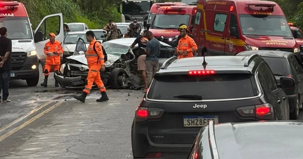 Choque frontal entre dois veículos no Contorno Rodoviário deixa quatro feridos