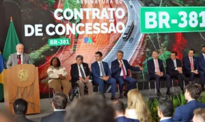 Lula assina contrato de concessão da BR-381 em Minas Gerais