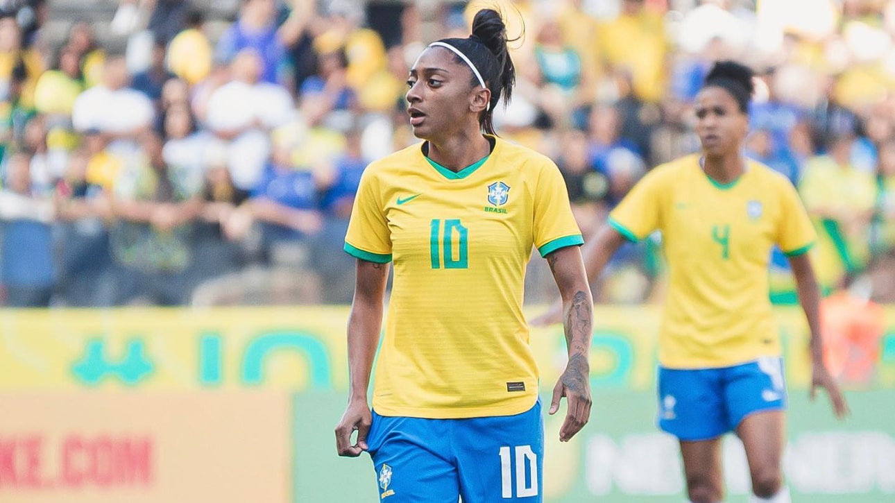 Kerolin vestindo a camisa 10 da Seleção Brasileira (foto: Reprodução Instagram)