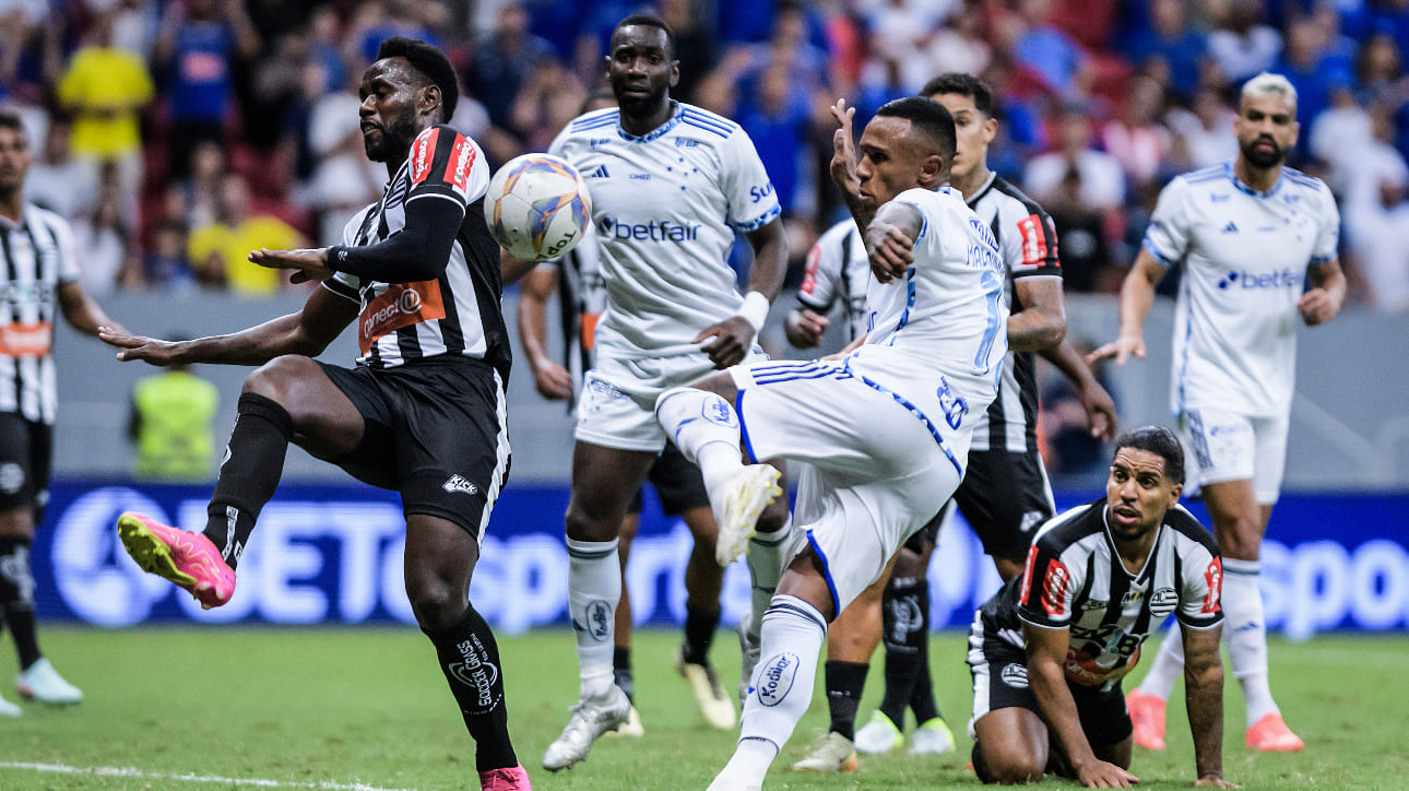 Frame do confronto entre Athletic e Cruzeiro, pelo Campeonato Mineiro - (foto: Gustavo Aleixo/Cruzeiro)