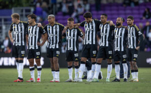 Jogadores do Atlético durante disputa de pênaltis contra o Orlando City (foto: Pedro Souza/Atlético)