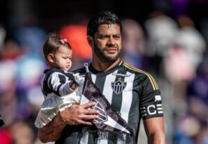 Hulk,, atacante do Atlético, antes do amistoso contra o Orlando City (foto: Pedro Souza/Atlético)