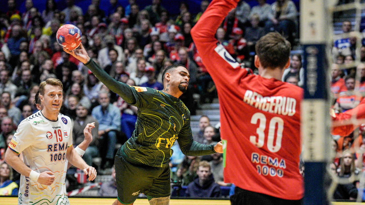 Brasil surpreende e vence potência do handebol em estreia no Mundial masculino