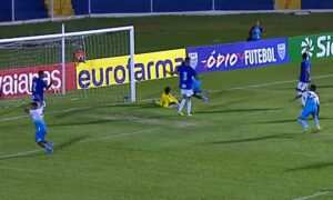 Cruzeiro e Real Brasília (foto: Reprodução/Cazé TV)