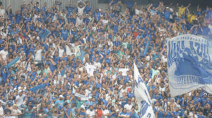 Torcedores do Cruzeiro no Mineirão, durante a apresentação dos reforços (foto: Alexandre Guzanshe/EM/D.A Press)