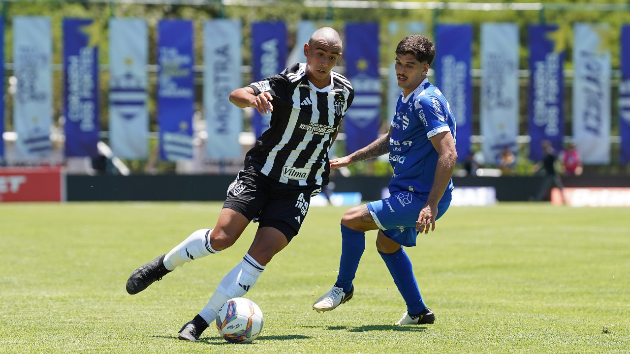 Delfim brilha, e Atlético empata com Aymorés sob forte calor na estreia do Mineiro