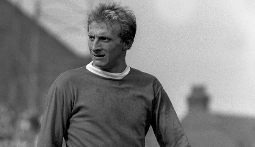 Denis Law, lenda do Manchester United (foto: Foto/Divulgação X @ManUtd)