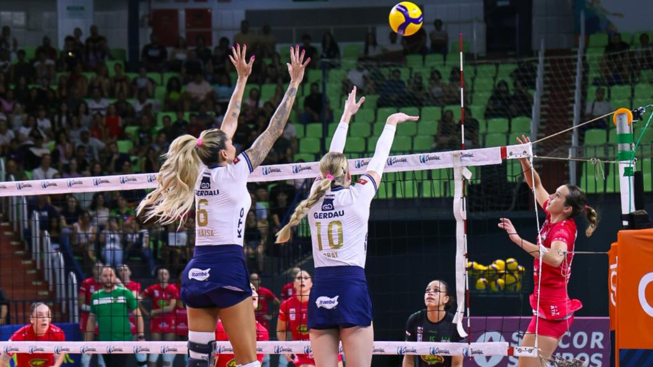 Jogadoras de Maringá e Minas em duelo pela Superliga Feminina de Vôlei (foto: Eduardo Maroldi / @eduardomaroldi)