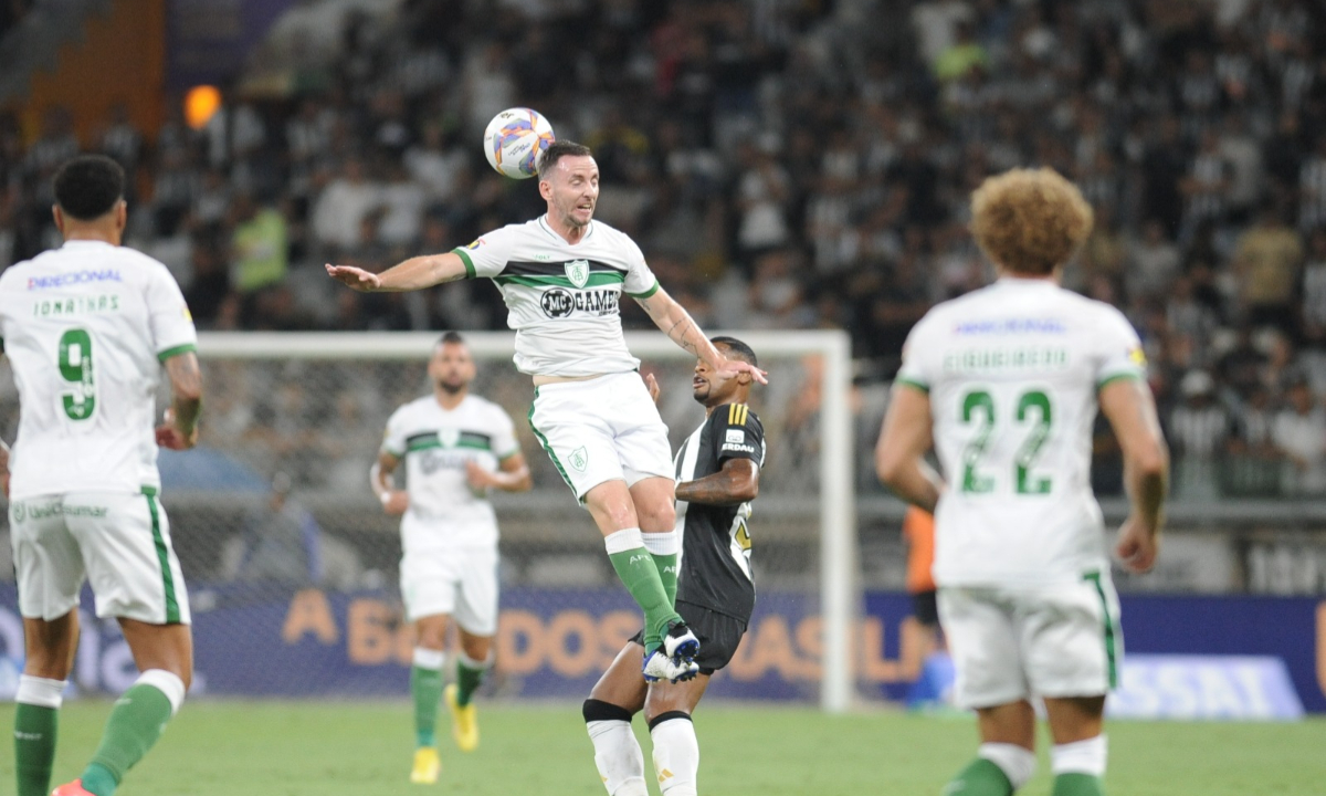 América em jogo contra o Atlético no Mineirão (foto: Alexandre Guzanshe/EM/D.A Press)