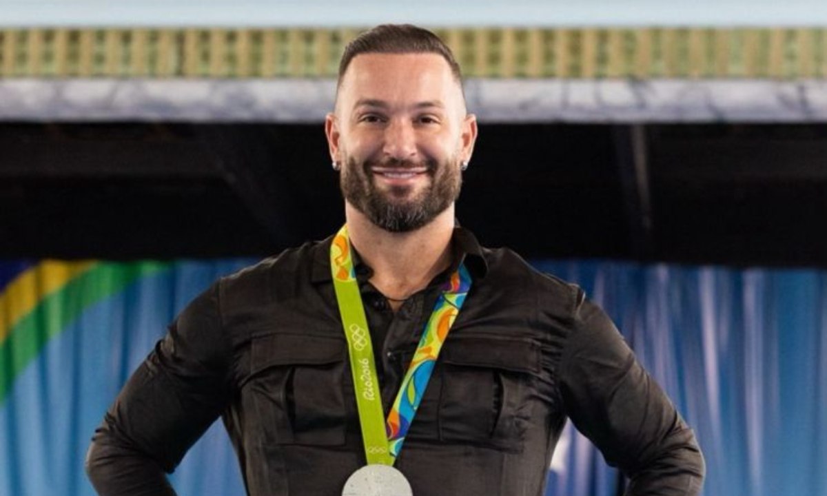 Diego Hypolito com a medalha olímpica da Rio'2016 no peito (foto: Reprodução/Instagram)