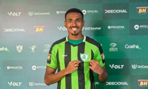 Miquéias em apresentação no América (foto: Mourão Panda/América)